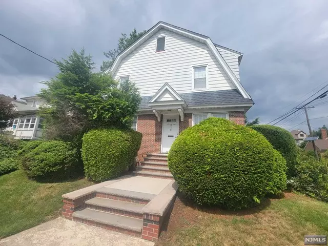 215 Terrace AVE, Hasbrouck Heights, NJ 07604