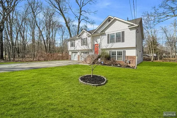 Hillsdale, NJ 07642,52 Beechwood DR