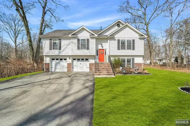 Hillsdale, NJ 07642,52 Beechwood DR