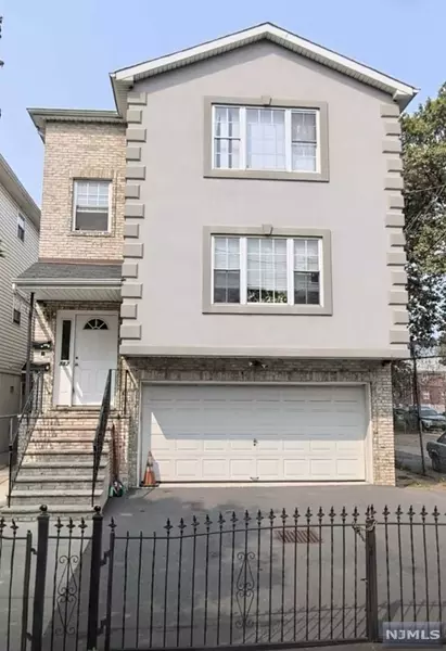 582-584 3rd ST, Newark, NJ 07107