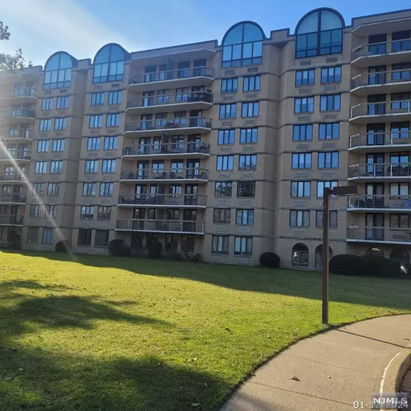 10 Smith Manor BLVD # 105, West Orange, NJ 07052