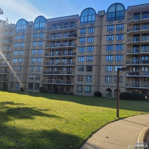 10 Smith Manor BLVD # 105, West Orange, NJ 07052