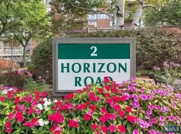 2 Horizon RD # 1015, Fort Lee, NJ 07024