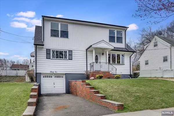 32 Huemmer TER, Clifton, NJ 07013