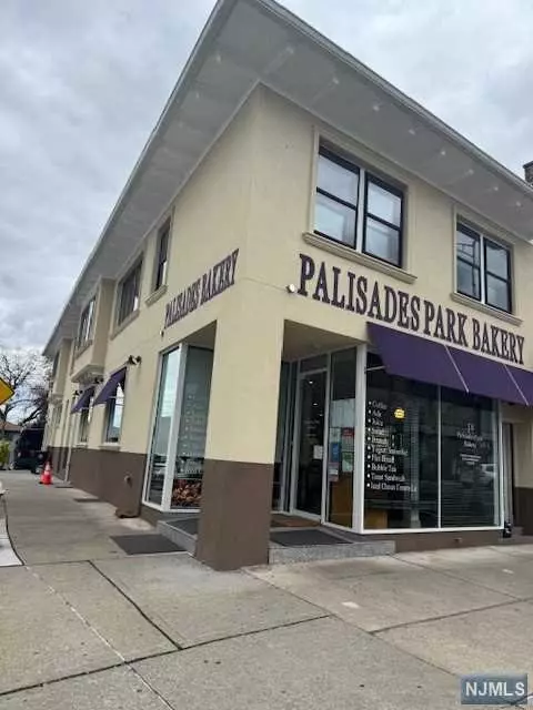 Palisades Park, NJ 07650,325 Broad AVE