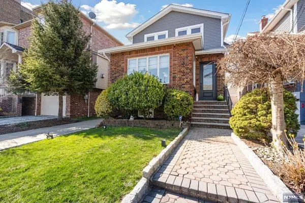 34 Lawton AVE, Cliffside Park, NJ 07010