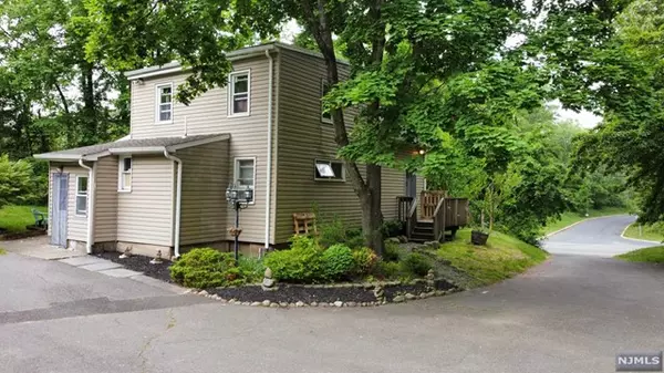 551 Ewing AVE, Franklin Lakes, NJ 07417