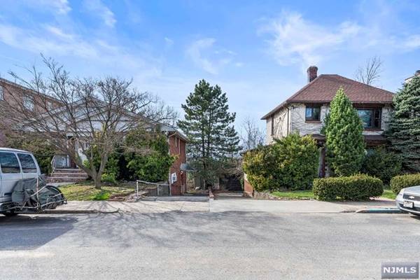 145 Morningside LN, Palisades Park, NJ 07650