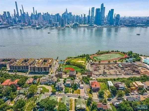 Weehawken, NJ 07086,45 Kingswood RD