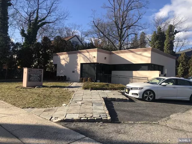 35 W Hudson AVE, Englewood, NJ 07631