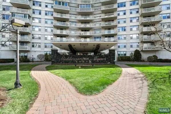 2100 Linwood AVE # 7U, Fort Lee, NJ 07024