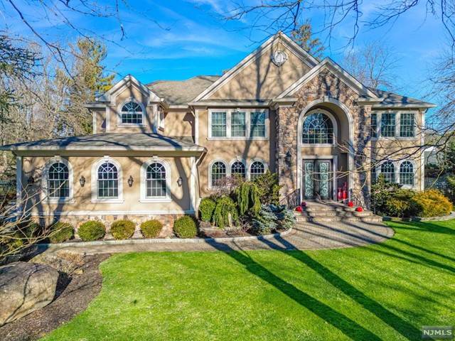 334 Meadowbrook RD, Wyckoff, NJ 07481