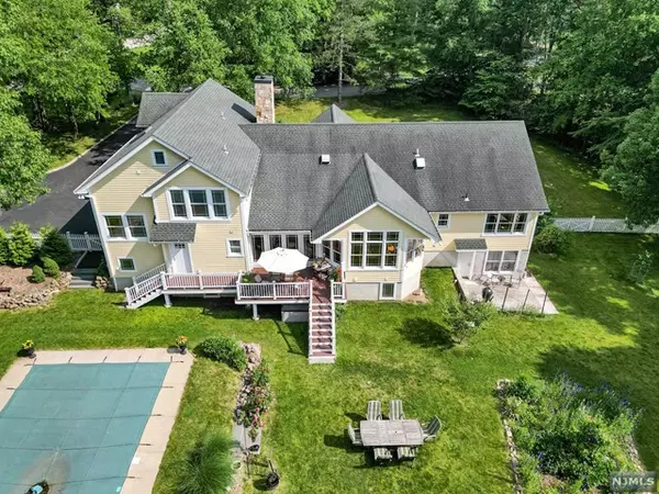 Upper Saddle River, NJ 07458,31 Timberlane RD