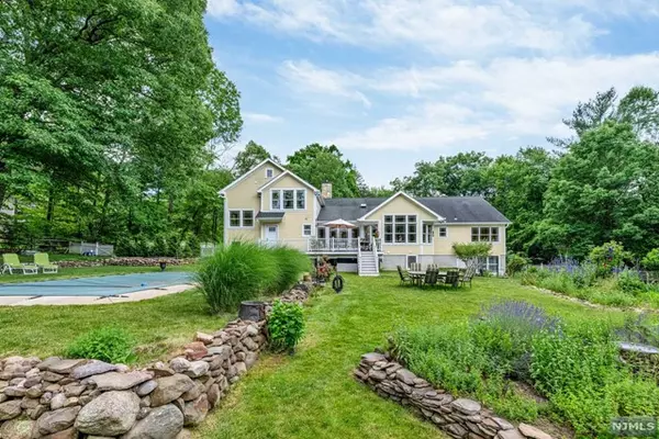 Upper Saddle River, NJ 07458,31 Timberlane RD