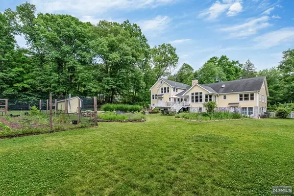 Upper Saddle River, NJ 07458,31 Timberlane RD