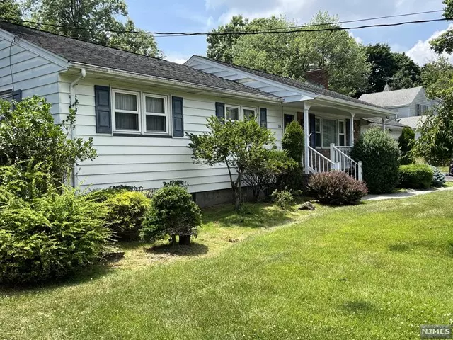 54 Gemeinhardt PL, North Haledon, NJ 07508