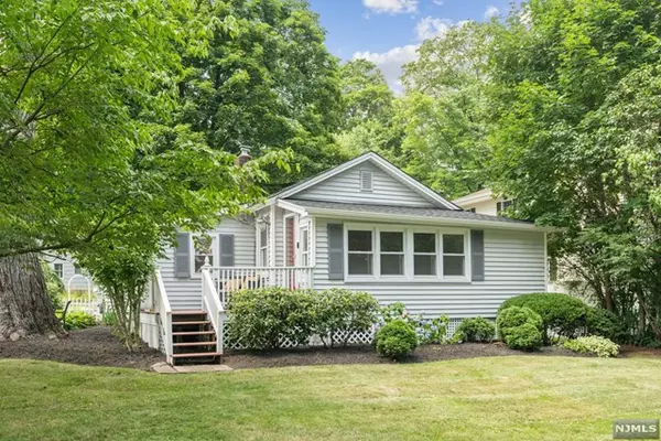 24 Hillside TER, Bernards, NJ 07920