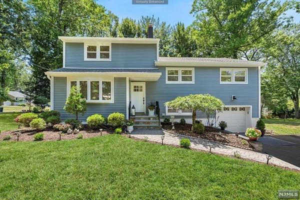 13 Windsor DR, Park Ridge, NJ 07656