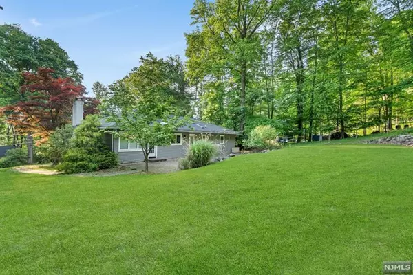 Upper Saddle River, NJ 07458,32 Lilline LN