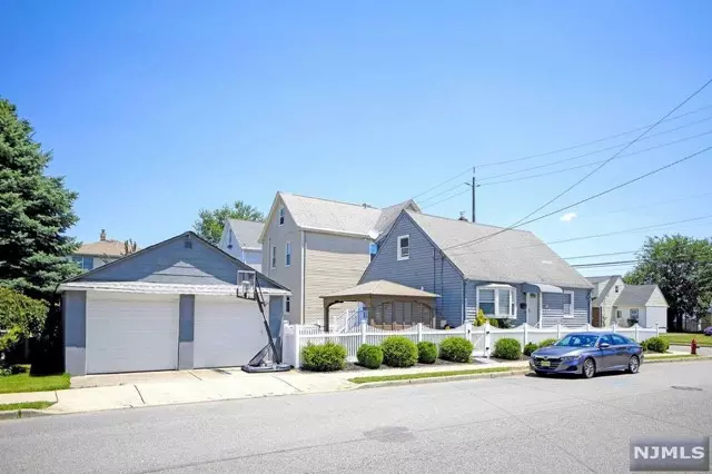 Clifton, NJ 07013,4 Emma PL