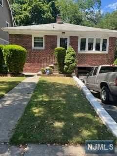 33 Crescent RD, East Orange, NJ 07017