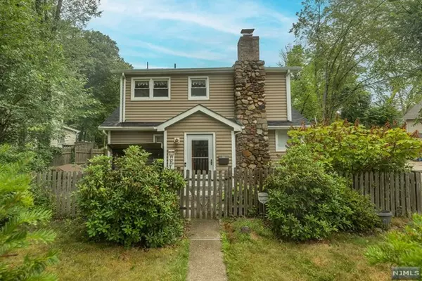 2 E Lake TRL, Wayne, NJ 07470