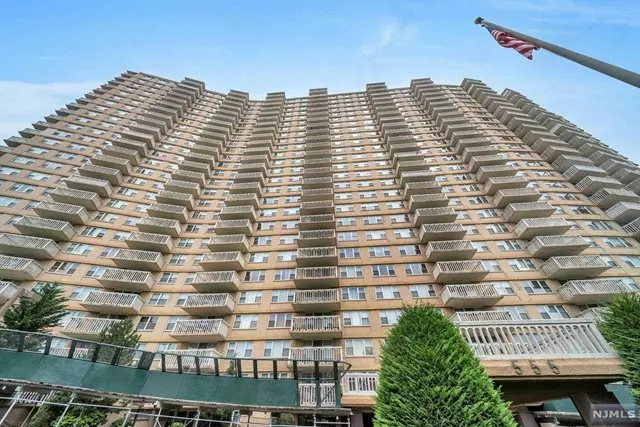 555 North AVE # 25U, Fort Lee, NJ 07024