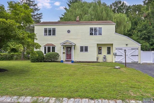 22 Romondt RD, Pequannock Township, NJ 07444