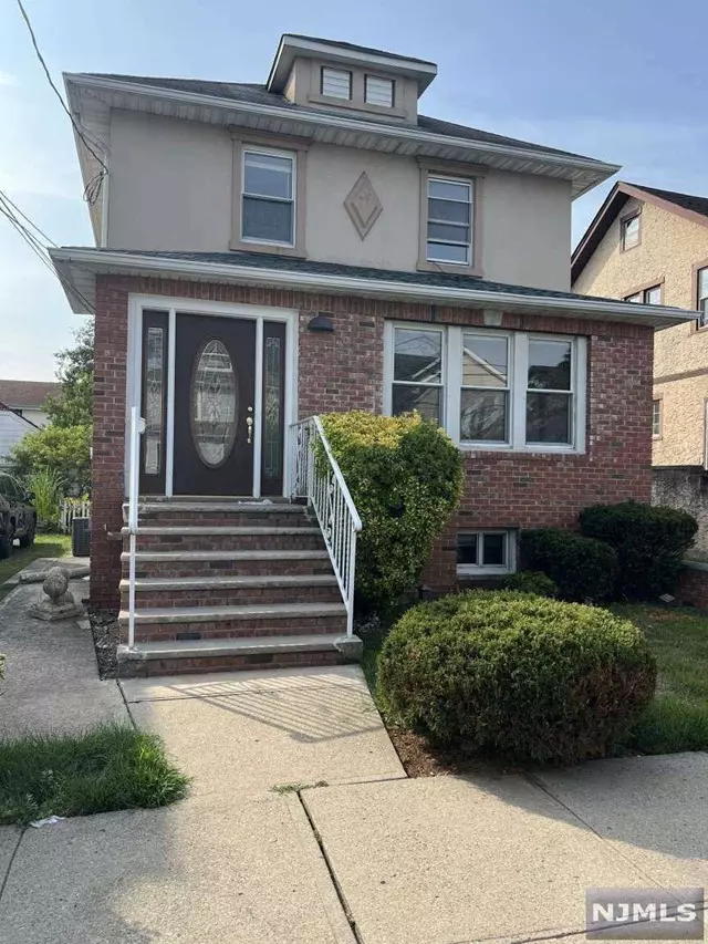 Cliffside Park, NJ 07010,522 Olympia AVE