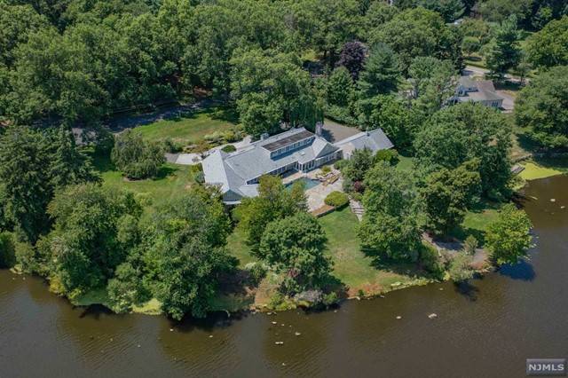 945 Loch RD, Franklin Lakes, NJ 07417