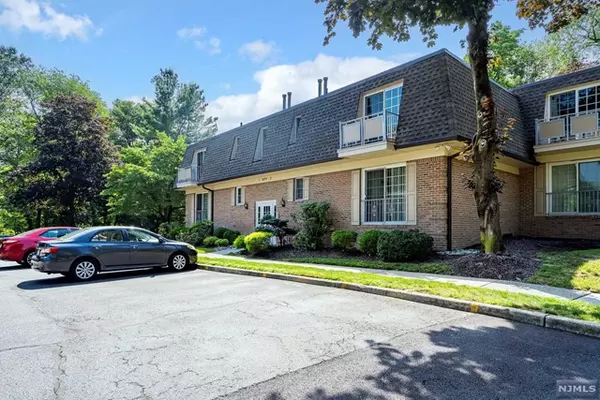 River Vale, NJ 07675,271 Collignon WAY # 4B