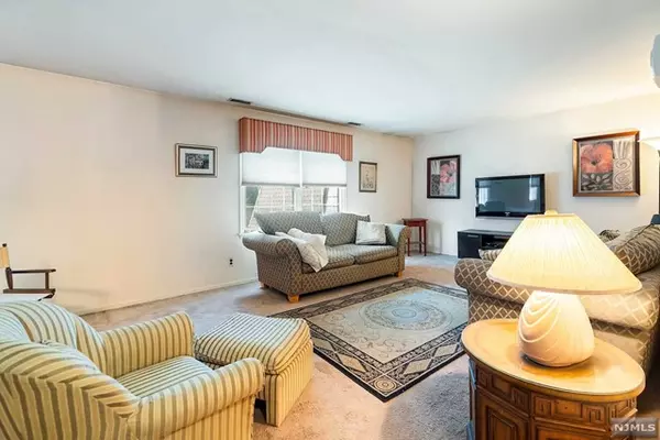 River Vale, NJ 07675,271 Collignon WAY # 4B