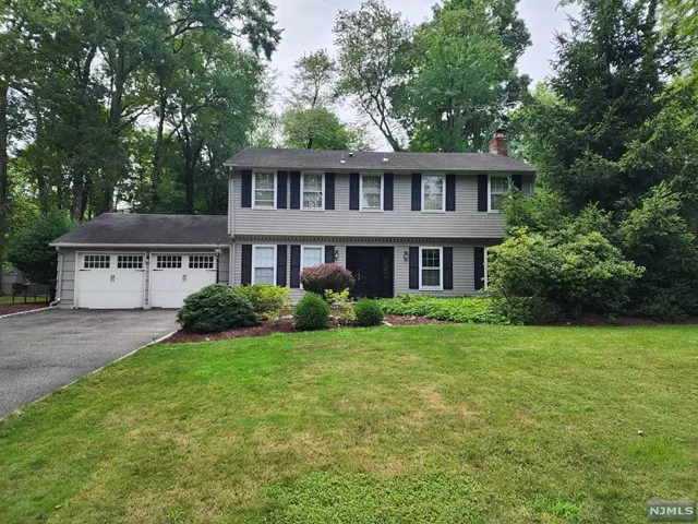 17 Arrowhead RD, Old Tappan, NJ 07675