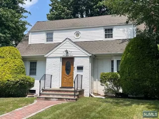 493 Emerson AVE, Teaneck, NJ 07666