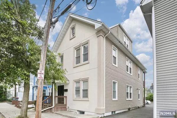 52 New ST #2nd floor, Montclair, NJ 07042