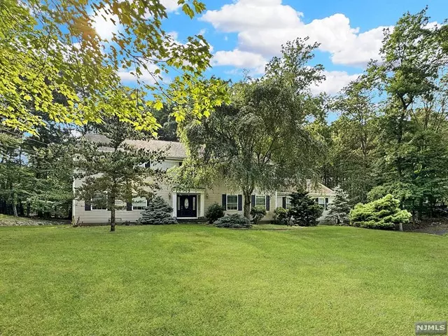 4 Adams RD, Saddle River, NJ 07458