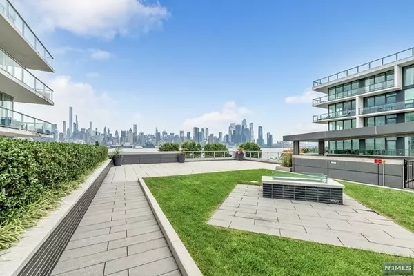 Weehawken, NJ 07086,1000 Avenue Port Imp  # 502