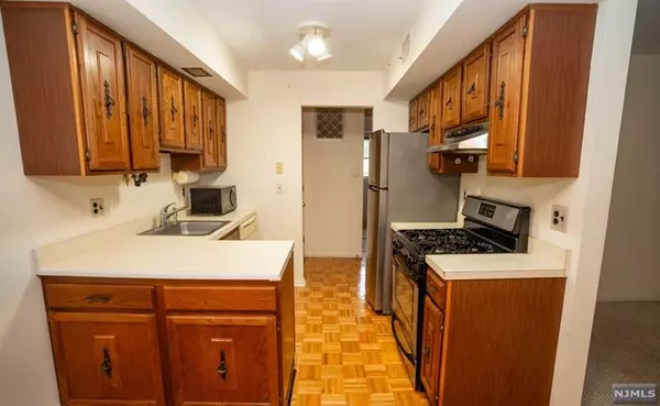 River Vale, NJ 07675,271 Collignon WAY # 3B