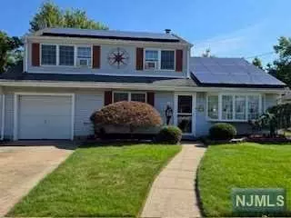 26 Grove AVE, Rochelle Park, NJ 07662