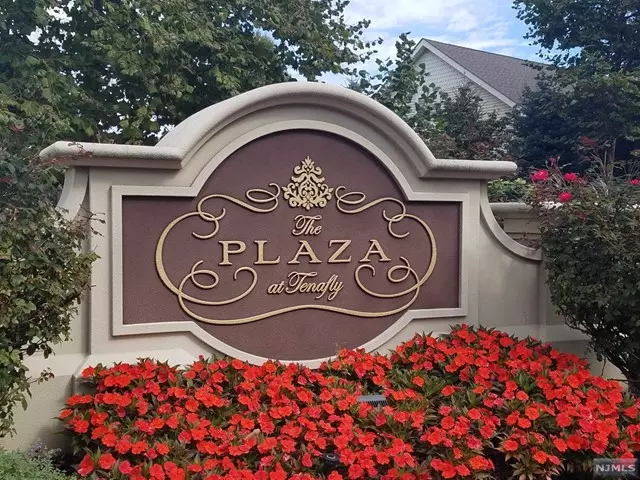 Tenafly, NJ 07670,2208 The Plaza  #2208