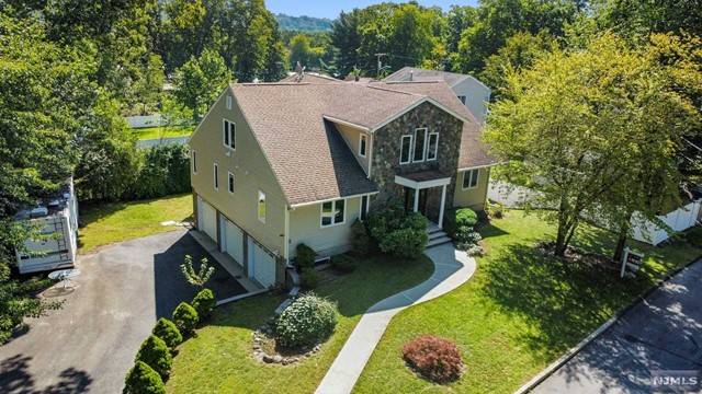 5 Astor PL, Waldwick, NJ 07463