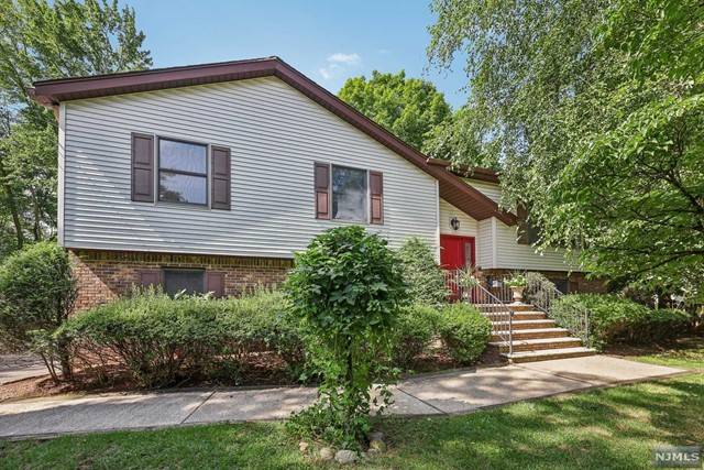 454 Closter Dock RD, Closter, NJ 07624