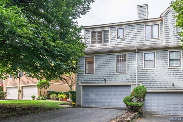 16 Tanager CT, Wayne, NJ 07470