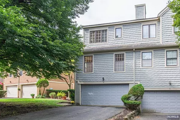 16 Tanager CT, Wayne, NJ 07470