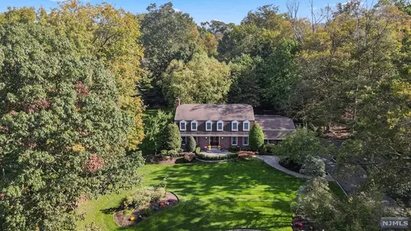 31 Blue Spruce DR, Upper Saddle River, NJ 07458