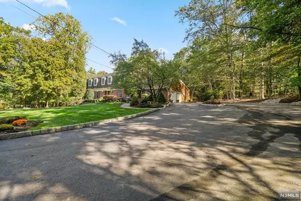 Upper Saddle River, NJ 07458,31 Blue Spruce DR