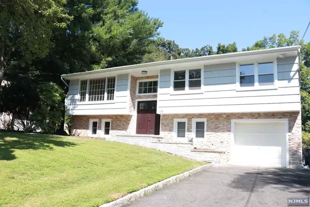 196 White AVE, Old Tappan, NJ 07675