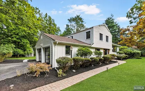 5 Fox Hill RD, Upper Saddle River, NJ 07458