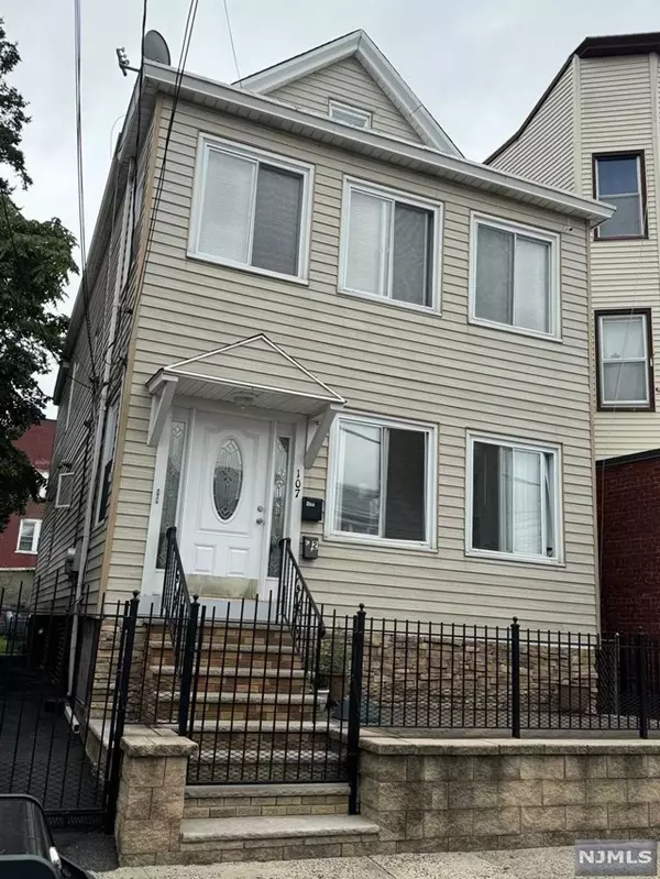 107 10th ST, Passaic, NJ 07055