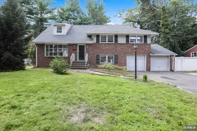 Demarest, NJ 07627,81 Knickerbocker RD